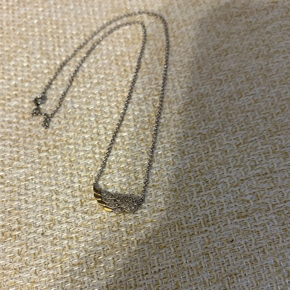 Angel wing 🪽 Necklace - Picture 2 of 4